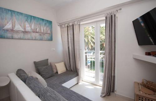 Cove Rogacic Apartment | Luxury apartment across ferry port