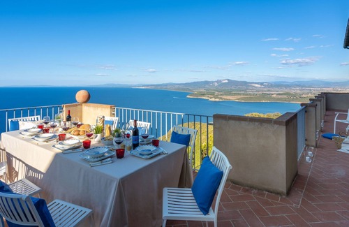 Populonia Apartment | Luxury apartment in Tuscany with spectacular sea views
