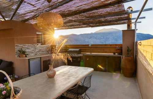 Sivritos Apartment | Luxury apartment with rooftop pool in Meronas