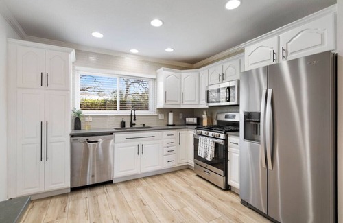University Hills and Windsor Park House | Luxury Austin Getaway: Pool, Games & Fun for 12!