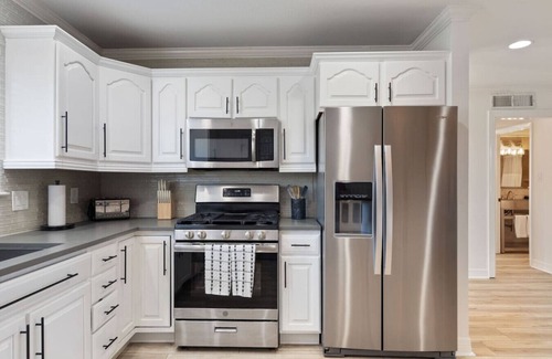 University Hills and Windsor Park House | Luxury Austin Getaway: Pool, Games & Fun for 12!