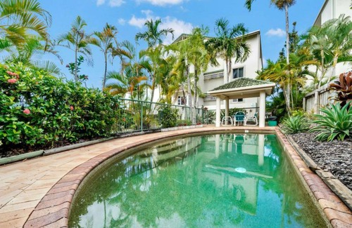 Trinity Beach Apartment | Luxury Beach Front Accommodation