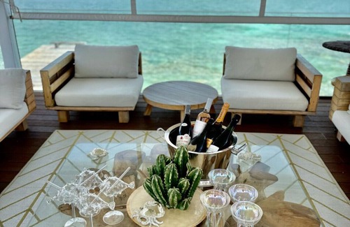 Cul de Sac Villa | Luxury beach villa, pool, canoe & gym