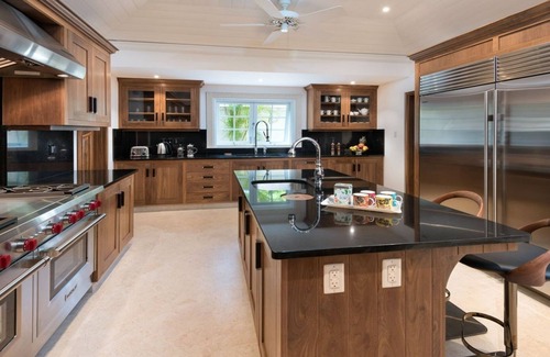 Gibbs Bay House | Luxury Beach Villa With Stunning Sea Views And Direct Access On To Mullins Beach