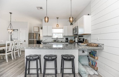 Surfside Beach Condo | Luxury Beachfront Condo with Covered Deck Steps From Beach & Golf Cart Rental