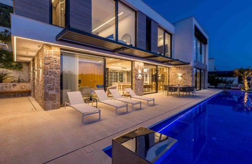 Podglavica Villa | Luxury Beachfront Villa Smart Sienna Rogoznica with pool, jacuzzi, beachfront