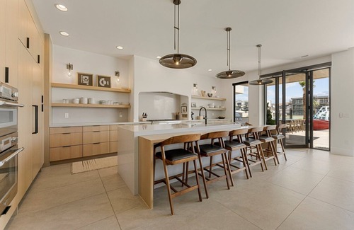 St. George House | Luxury Beachside: Lagoon Front + Private Pool + Fall Break Availability!