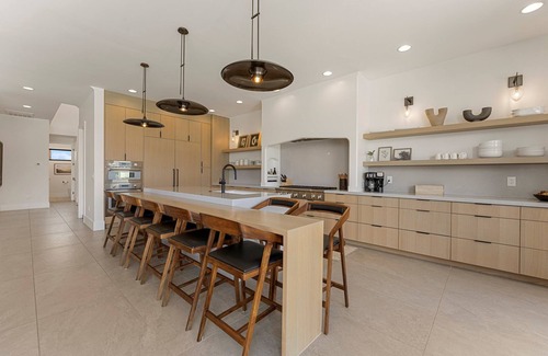 St. George House | Luxury Beachside: Lagoon Front + Private Pool + Fall Break Availability!