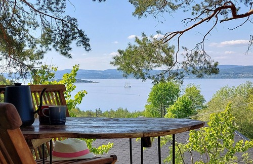 Nesodden Cabin | Luxury by the fjord of Oslo. nWelcome to a mirrored cabin with great views
