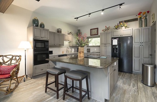 Corinthian Hills House | Luxury By The Lake: Dive into the captivating views from the rooftop deck!