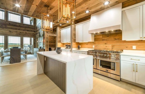 Gatlinburg - Pigeon Forge Cabin | Luxury Cabin/Private Pool/Hot tub/Theater