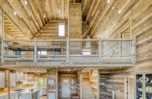 Gatlinburg - Pigeon Forge Cabin | Luxury Cabin/Private Pool/Hot tub/Theater