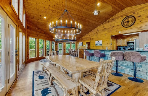 Wears Valley Cabin | Luxury Cabin w/Hot Tub, Two-Tier Deck, Panoramic Views & Free Attraction Passes