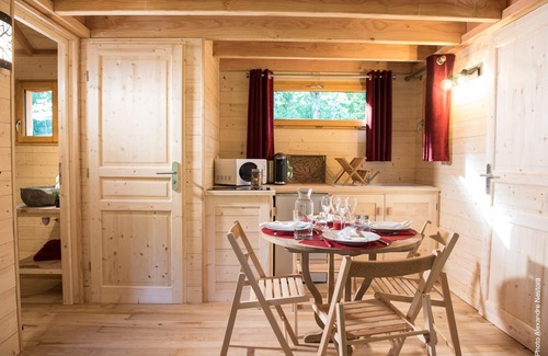 La Bussiere Cottage | LUXURY CABIN WITH SPA IN TREES