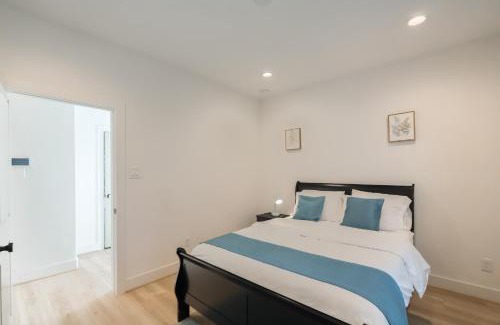 South Central Houston House | Luxury Charming 3BR 3Bath Free Wi-FI 8 Guests, Gated Home, Houston Downtown