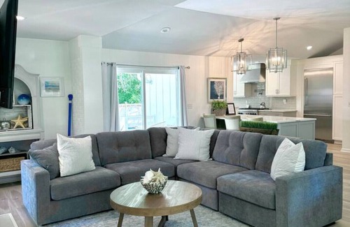 Isle of Palms Apartment | Luxury Coastal Cottage With Pool