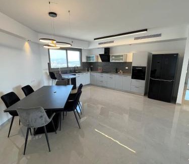 Kiryat Motzkin Apartment | luxury condo