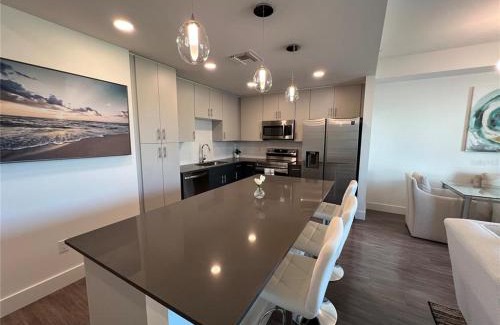 Central Sarasota Apartment | Luxury Condo on Sarasota Bay - Minutes for Downtown, Airport, Siesta and Lido Beach