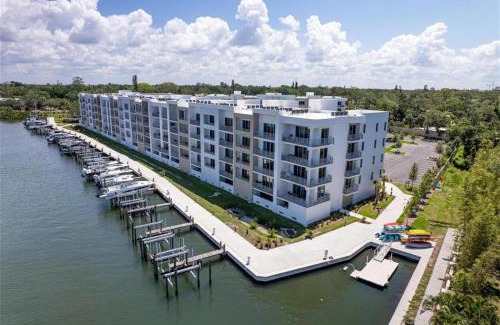 Central Sarasota Apartment | Luxury Condo on Sarasota Bay - Minutes for Downtown, Airport, Siesta and Lido Beach