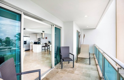 Maho Condo | Luxury Condo on the Beach - The CLIFF - Beachfront Resort with Spa & Restaurant