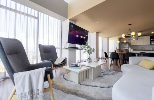 Leon Apartment | Luxury Condo Views of Festival del Globo