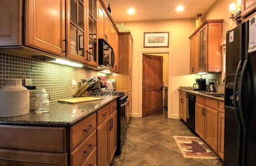 Whittier Condo | Luxury Condo w/Mountain View, Full Kitchen, W&D, Garage and No Steps to get in!