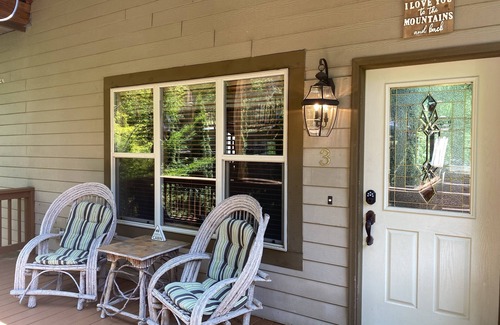 Whittier Condo | Luxury Condo w/Mountain View, Full Kitchen, W&D, Garage and No Steps to get in!