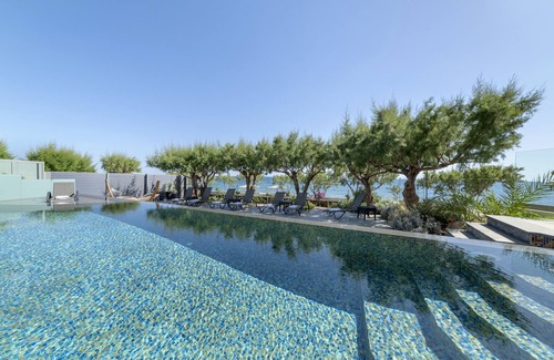 Koutsouras Villa | Luxury contemporary beachfront with infinity pool