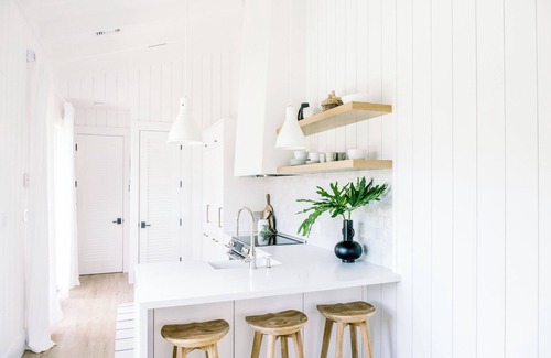 Seven Mile Beach Cottage | Luxury Cottage, 1bd/1ba steps to Pool+7 Mile Beach