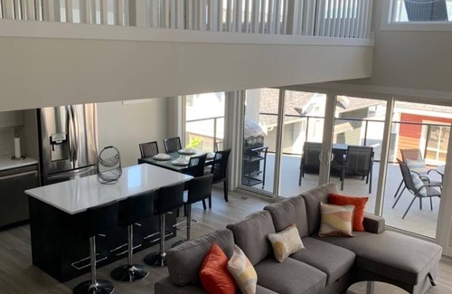 Central Okanagan House | Luxury Cottage at La Casa Resort - Fun and relaxing for all ages! 3 Bedrooms