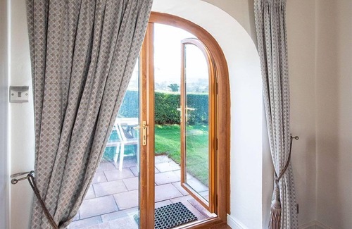Castle Carrock Cottage | Luxury cottage with enclosed garden and 2 dogs welcome