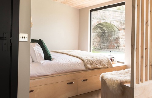 Anstruther Cabin | Luxury country lodge with wood fire hot tub near St Andrews, Scotland