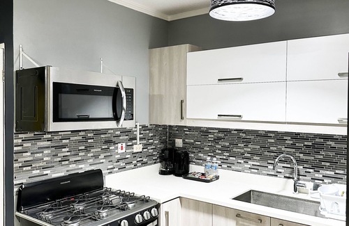 Harbour View House | Luxury crib 5 minutes from the airport & 2 Minutes from the beach