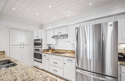 Ormond-by-the-Sea Condo | Luxury direct oceanfront corner penthouse with heated pool and garage parking