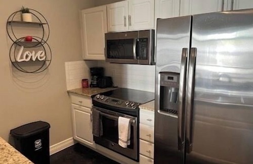 Central Business District Apartment | LUXURY DOWNTOWN SUITE WITH POOL AND FREE PARKING!