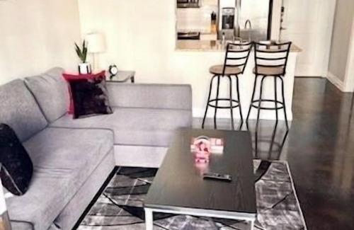 Central Business District Apartment | LUXURY DOWNTOWN SUITE WITH POOL AND FREE PARKING!