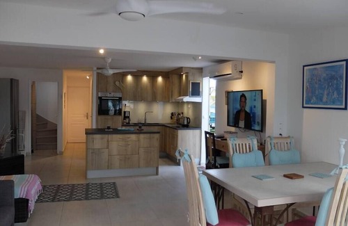 Nettle Bay Apartment | Luxury duplex at NBBC, feet in the sand