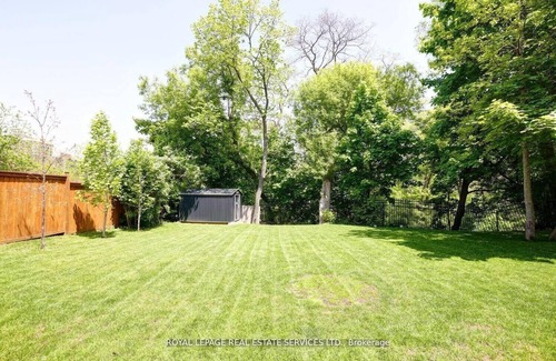 Etobicoke House | Luxury Executive Home close to Golf Course