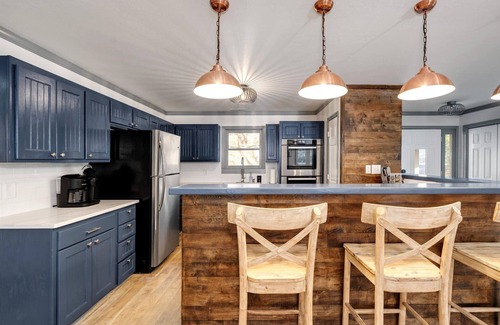 Highlands House | Luxury-Family Friendly-Game Room-Huge Porch-Comfortable/Beautiful Beds