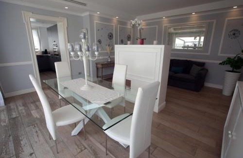 Gianicolo Apartment | Luxury Fangy House