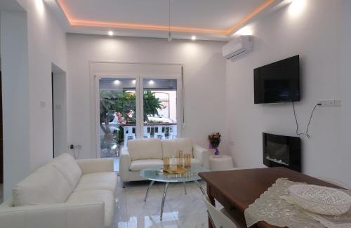 Paphos Apartment | Luxury Fani House Next to Harbor area with Jacuzzi