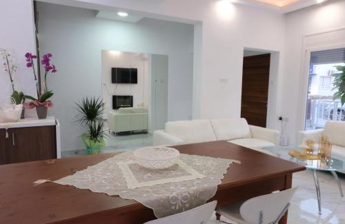Paphos Apartment | Luxury Fani House Next to Harbor area with Jacuzzi