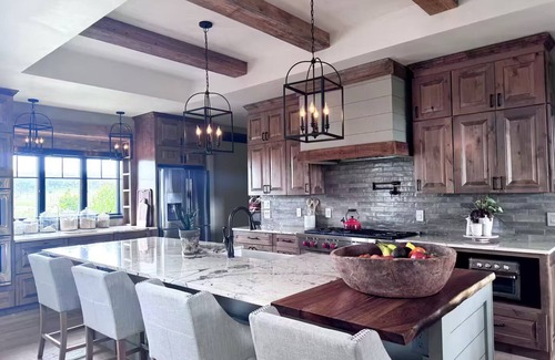 Traverse City House | Luxury Farm Stay on Leelanau Wine Trail. Minutes to Downtown Traverse City.
