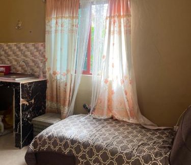 Runaway Bay Apartment | Luxury feel, budget price