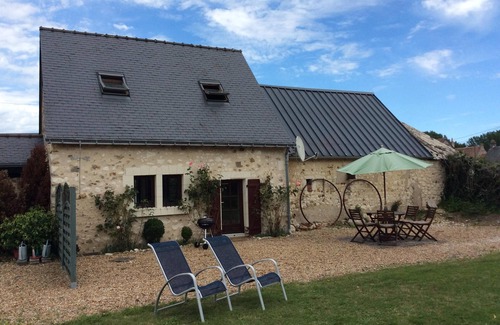Vaas House | Luxury gite close to Le Loir, cycle network, chateaux and wine region
