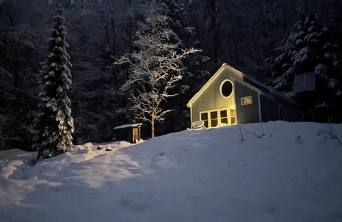 Chester Cabin | Luxury Glamping Cabin. Close to hiking and 15 minutes from Ski Area