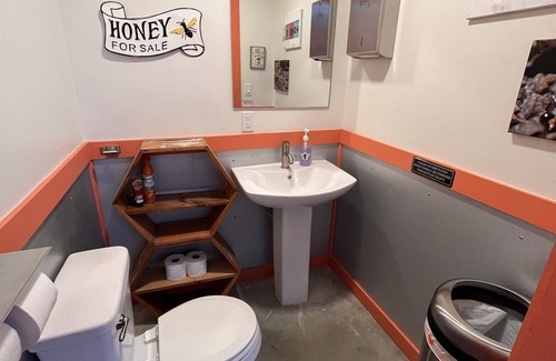 Navasota RV Rental | Luxury Glamping on a Honey Farm!