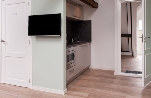 Municipality of Oudewater Apartment | Luxury Gouda Cheese Farmhouse, 30 minutes from all major cities and sea.
