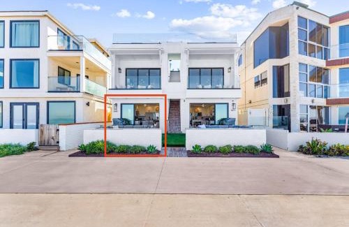 Mission Beach House | Luxury Ground N Oceanfront Unit with Patio Lounge