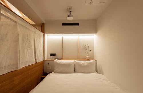 Seochon Villa | Luxury Hanok Mirror Courtyard
